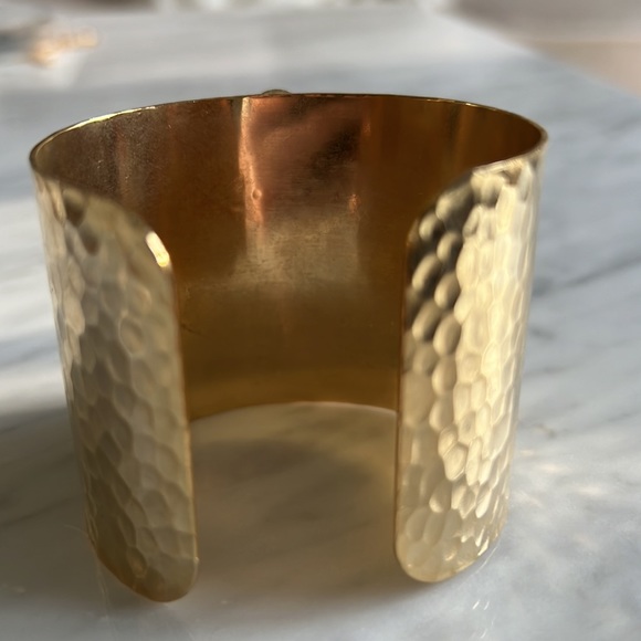 Pink Agate or Quartz Hammered Gold Cuff Bracelet - Picture 4 of 4